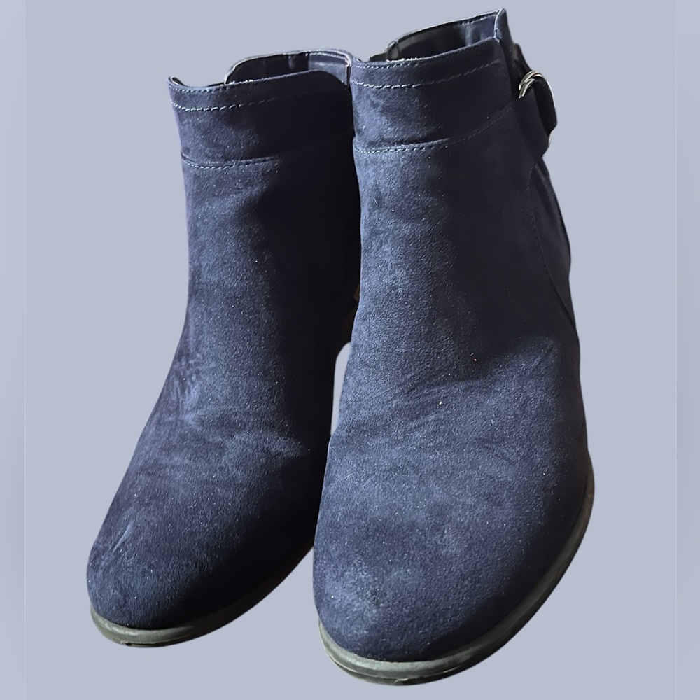 NIB Unisa Unpiera Side Zip Ankle bootie with silver buckle Navy